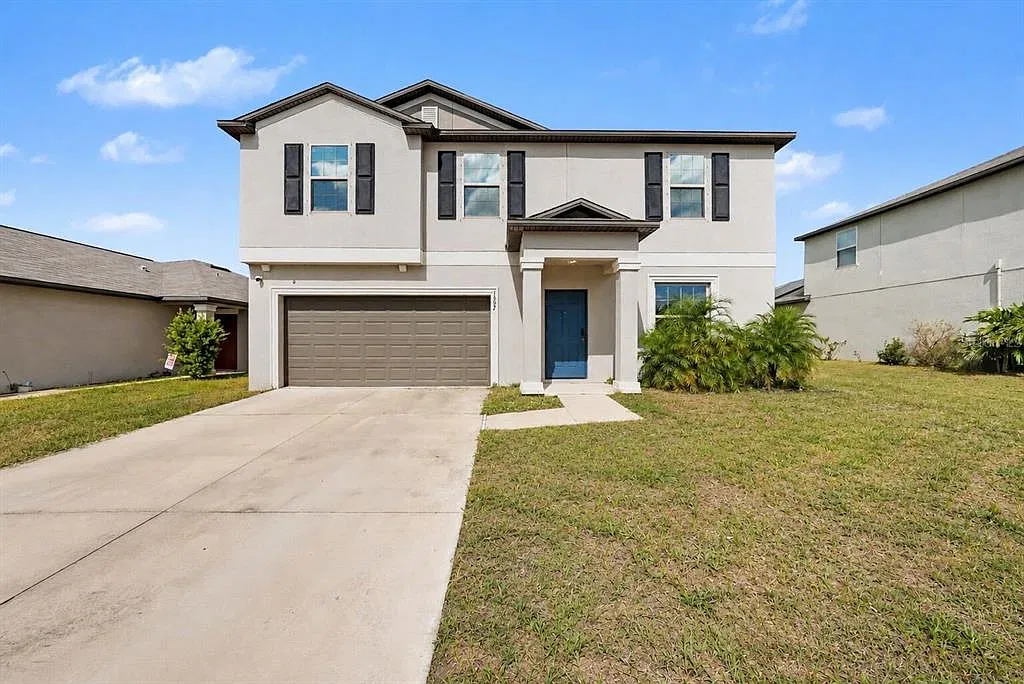 4 bed, 2.5 bath, 2635 sqft, $2,500 — Photo 1