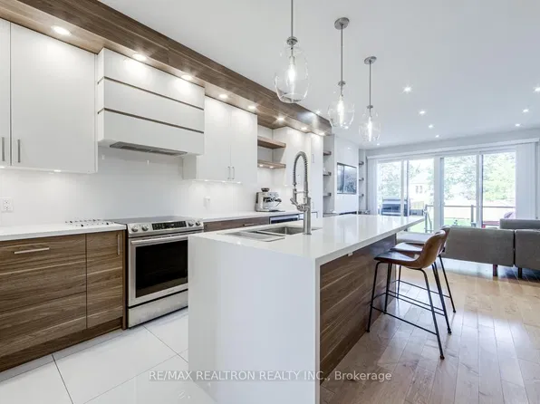 6 B Trowell Ave, Toronto, ON M6M 1L4