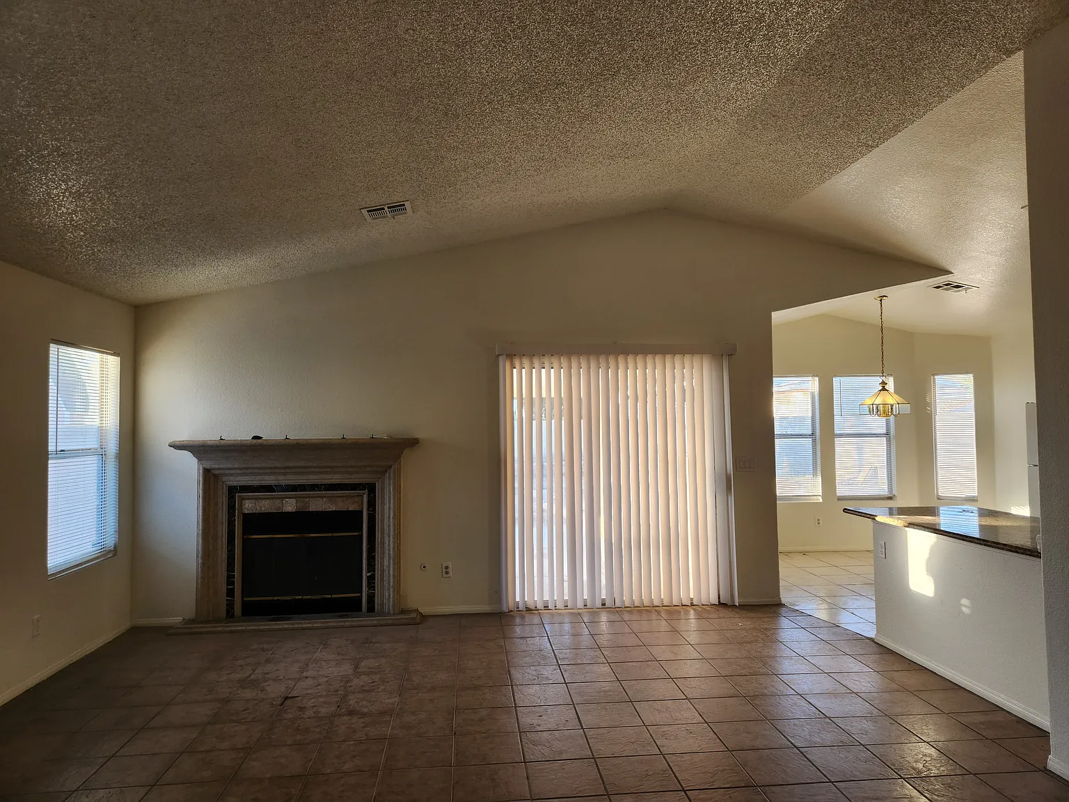 3 bed, 1235 sqft, $1,800 — Photo 3