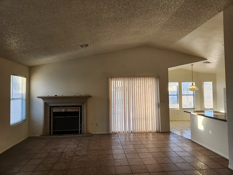 4052 Harris Ave — Photo 2