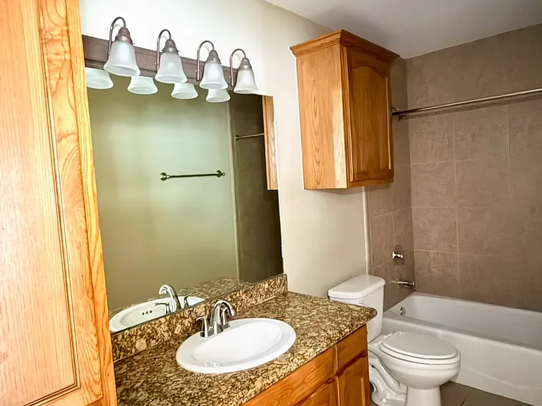701 S Logan Dr #4 — Photo 9