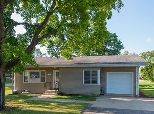1 E Oak St, Lake In The Hills, IL 60156