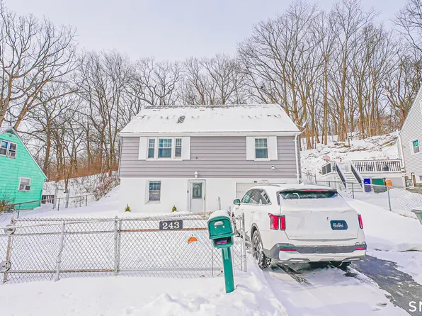 243 Sunshine Cir, Bridgeport, CT 06606