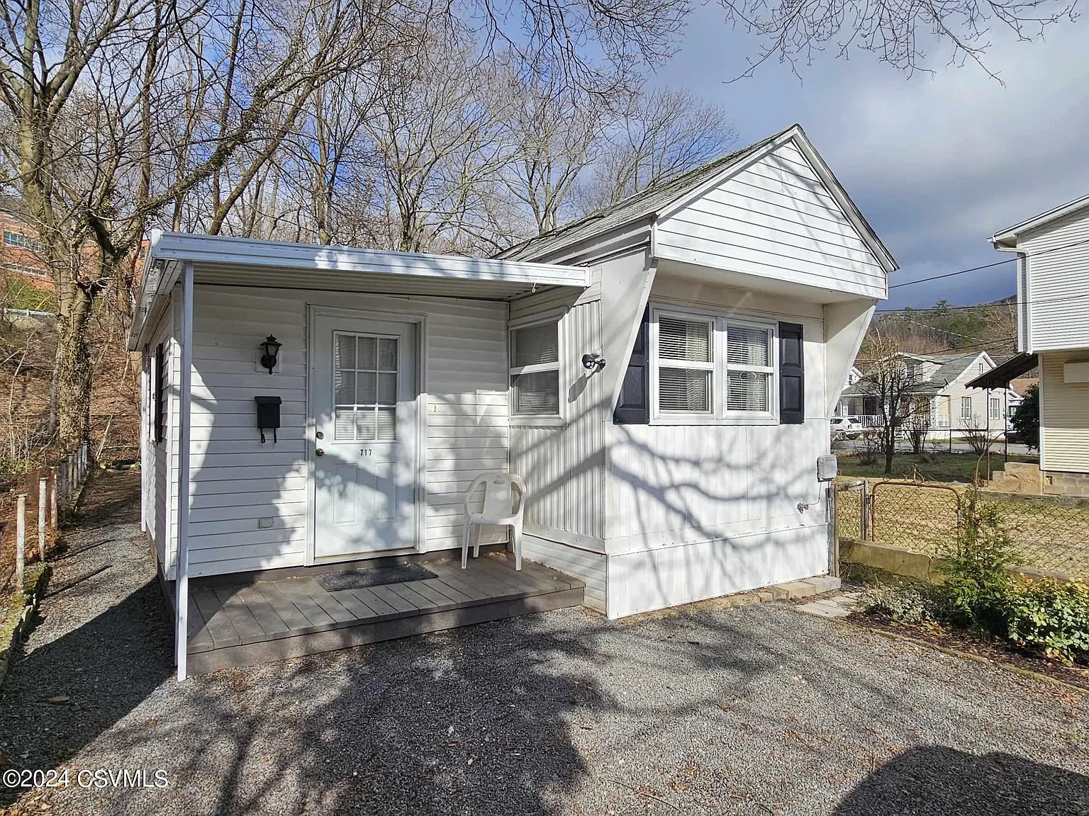 717 Stevens St photo 1