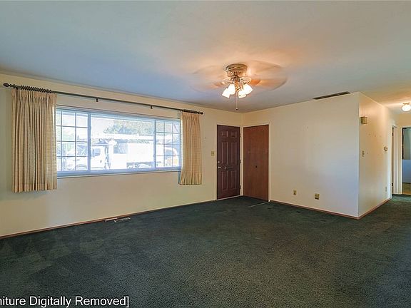 4th image of 467 Redbud Ln