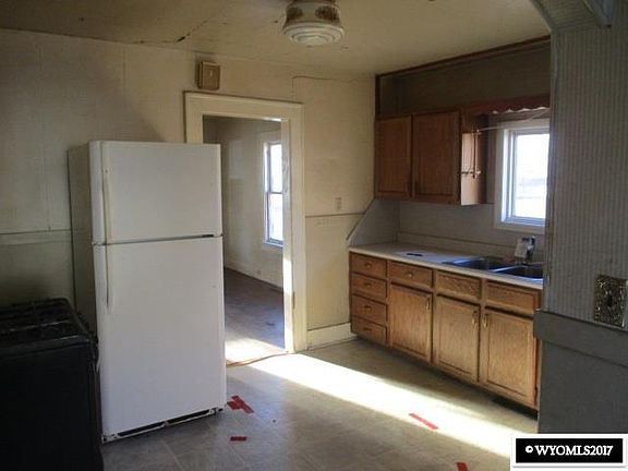5th image of 818 Dewar Dr