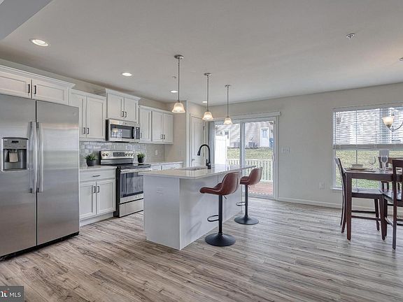 3rd image of 8127 Kelly Dr
