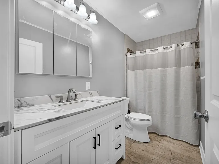 321 Arrow St — Photo 5
