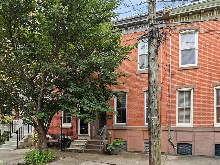 1532 E Berks St — Photo 1