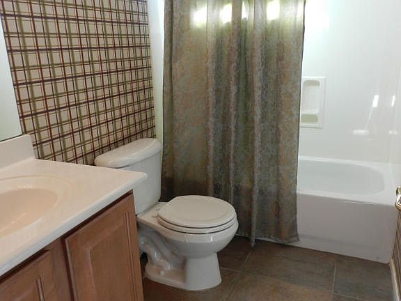 4th image of 9913 W Kirby Ave