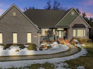 N49W25136 Seven Stones Dr, Pewaukee, WI 53072