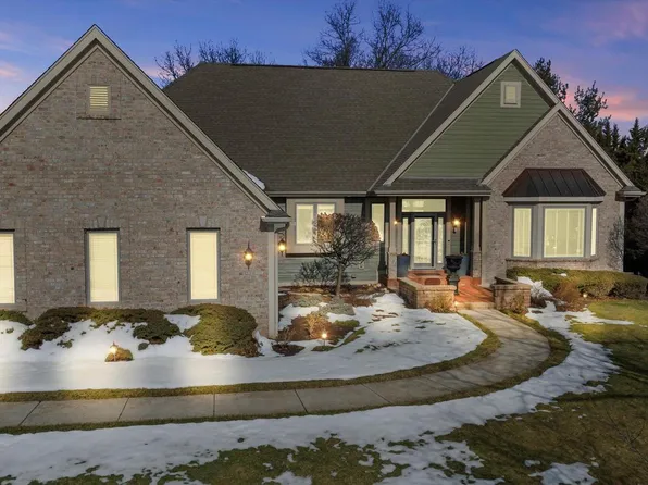 N49W25136 Seven Stones DRIVE, Pewaukee, WI 53072