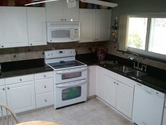 3rd image of 5000 Chaves Cir