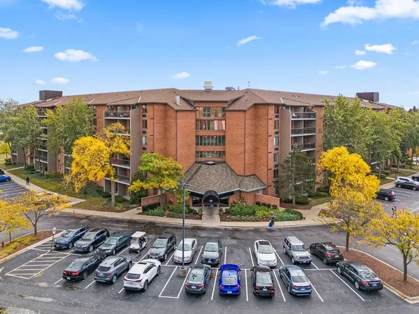 75 Kristin Cir, Schaumburg, IL 60195