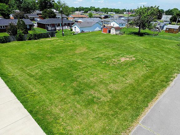 3rd image of 139 Garden Ln