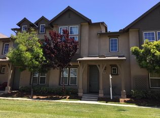 365 Feather River Pl, Oxnard, CA 93036