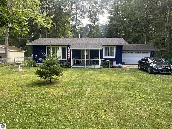 2nd image of 3644 Crescent Dr
