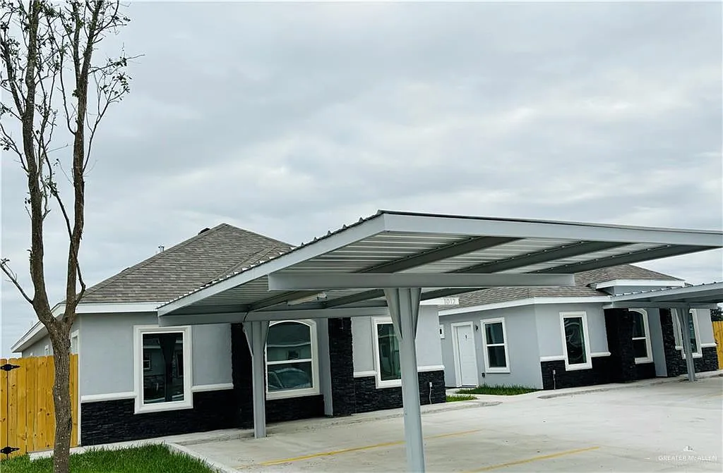 2 bed, 2.0 bath, 990 sqft, $1,099 — Photo 1