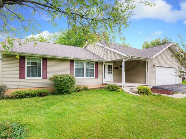 209 Tamarack Dr, Dixon, IL 61021