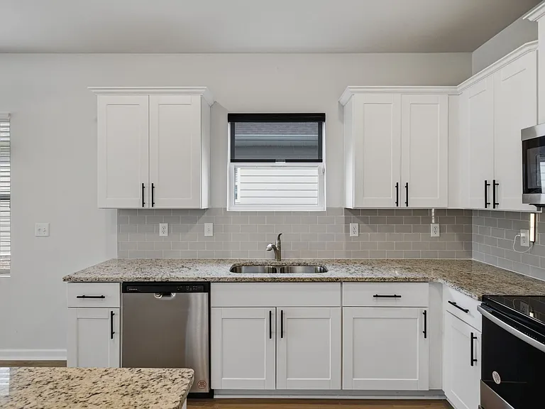 3707 Clementine Ln — Photo 11