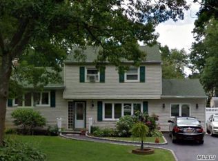 720 Locust Ave, Bohemia, NY 11716