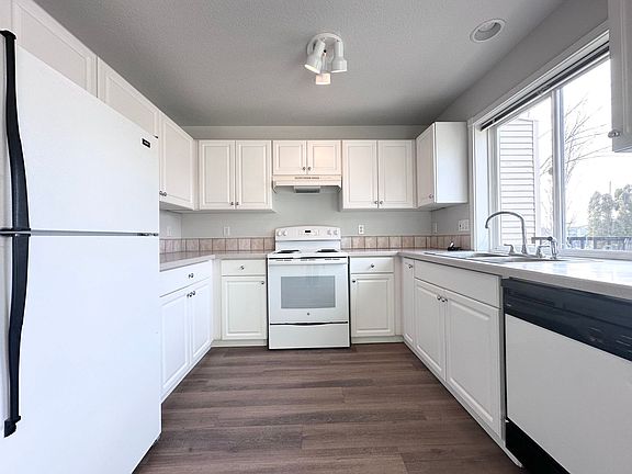 4th image of 709 NE Roberts Ave #0
