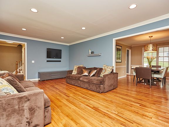 4th image of 78 Spencer Ln