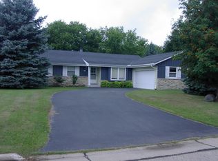 3989 S 106th St, Greenfield, WI 53228