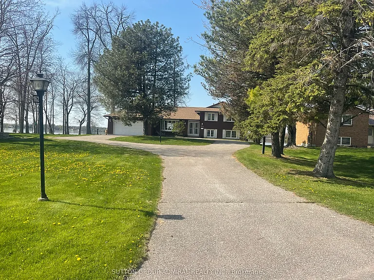 162 Bayshore Dr — Photo 2