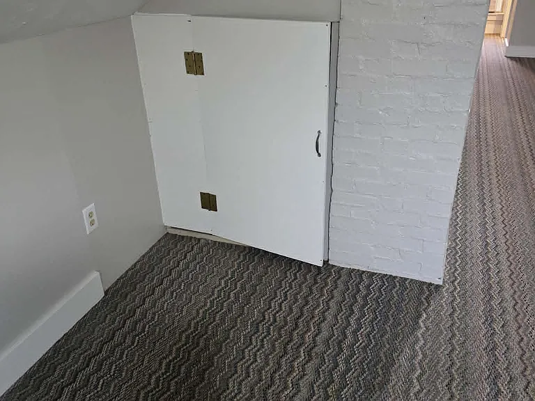 328 Hanover Ct — Photo 16