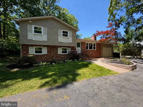214 Braehead Dr, Fredericksburg, VA 22401