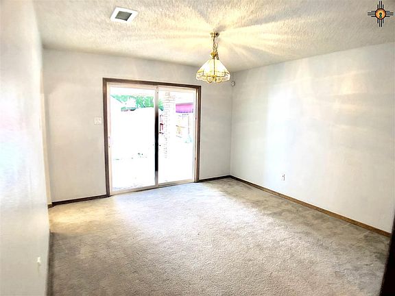 5th image of 300 Rosewood Dr
