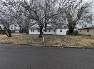 304 E 6th St, Green Forest, AR 72638