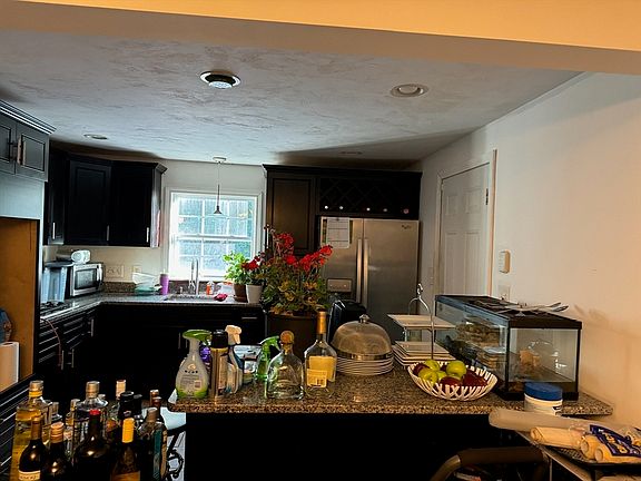 4th image of 90 Sunset Ave