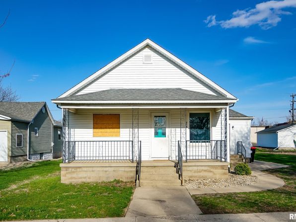 216 N Cedar St, Toluca, IL 61369