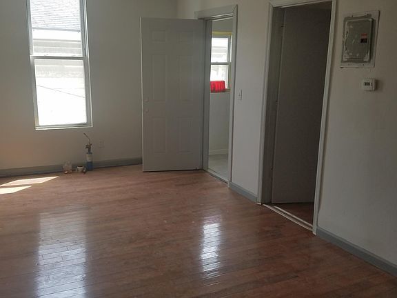 2nd image of 318 Saint Pauls Ave Floor 3