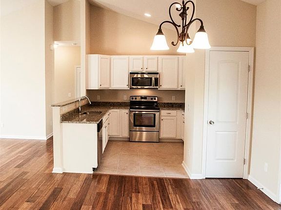 5th image of 1015 Shandy Court NE