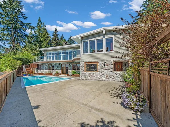 4323 Valencia Ave, North Vancouver, BC V7N 4A7