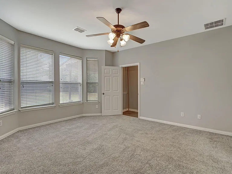 210 Red Bluff Dr — Photo 16