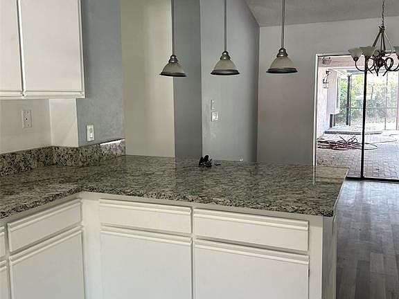 5th image of 5106 Stonehurst Rd