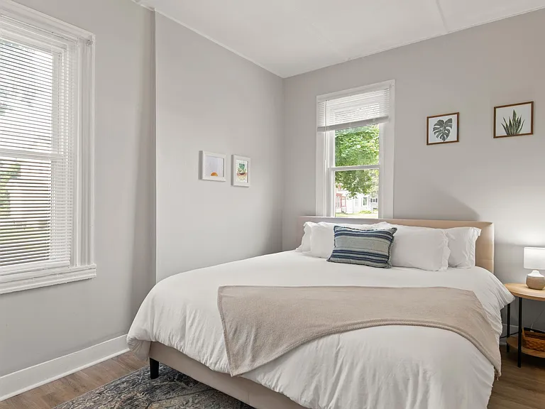 125 Circular St #B — Photo 9