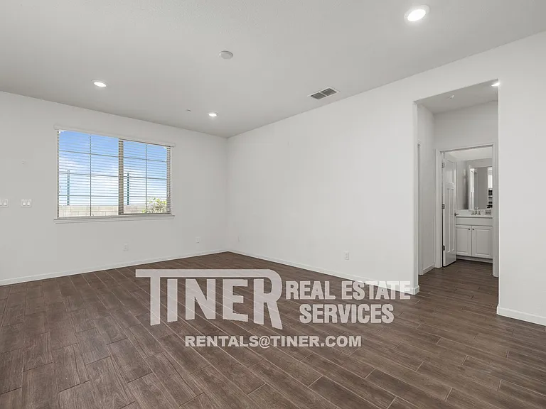 8082 Avanti Dr — Photo 11