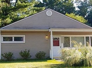 23 Vincent St, Springfield, MA 01129