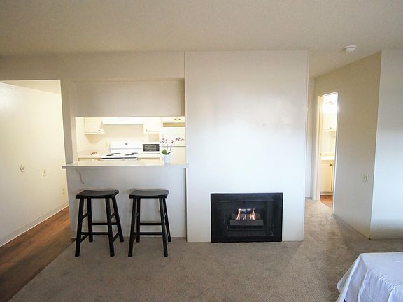 2nd image of 931 Fulton Ave APT 433