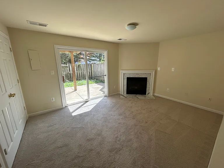 5509 Sacramento Mews Pl — Photo 3