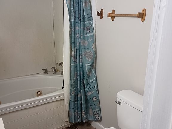 4th image of 2752 Sunset Ave