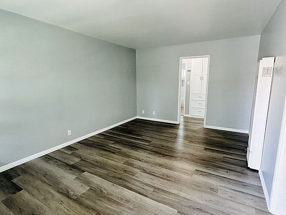 3rd image of 870 W 19th St APT 6