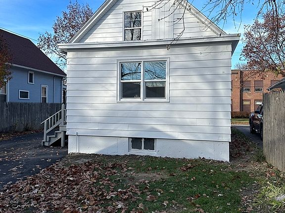 3rd image of 925 E Benton St