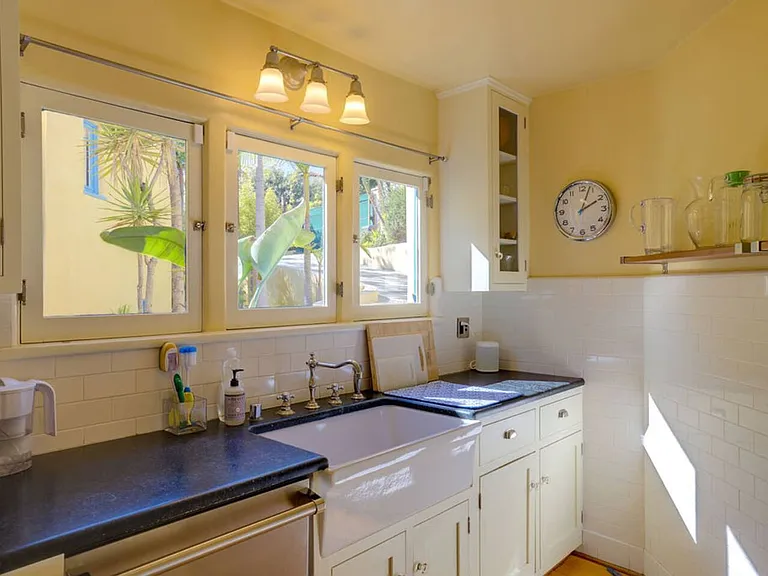 4778 Cromwell Ave — Photo 18