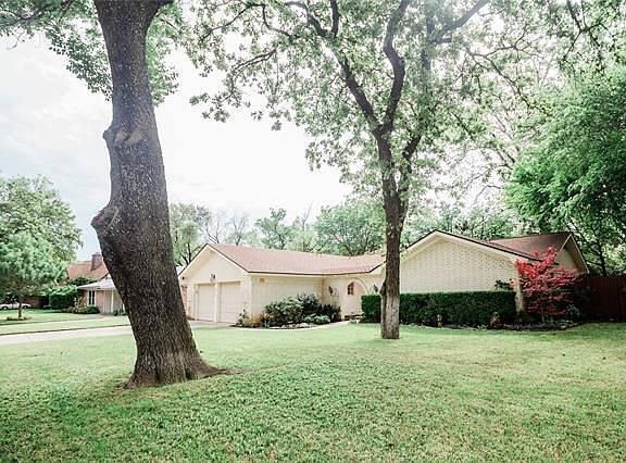 2nd image of 612 Live Oak Dr